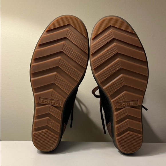 Sorel Women's Black and Brown Winter Boots - Picture 5 of 6